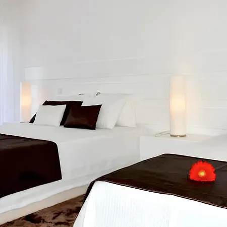 Дом отдыха Charming House In With Terrace And Parking *