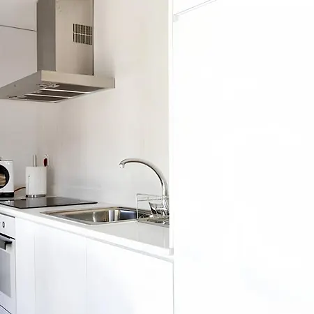 Charming House In With Terrace And Parking Riba de Mouro