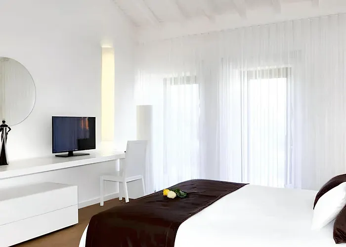 Charming House In With Terrace And Parking Riba de Mouro