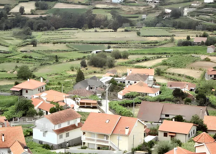 Charming House In With Terrace And Parking * Riba de Mouro