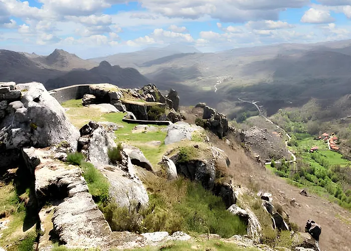 Charming House In With Terrace And Parking Ferienhaus Riba de Mouro