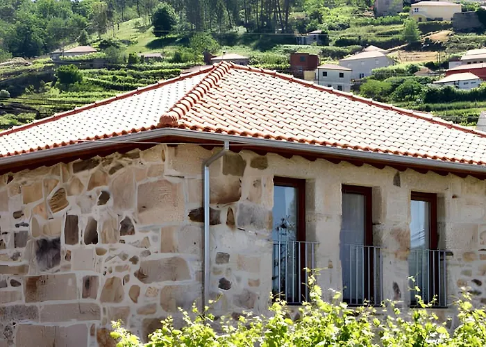 Charming House In With Terrace And Parking * Riba de Mouro