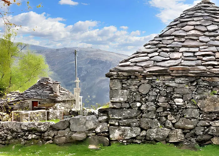 Charming House In With Terrace And Parking