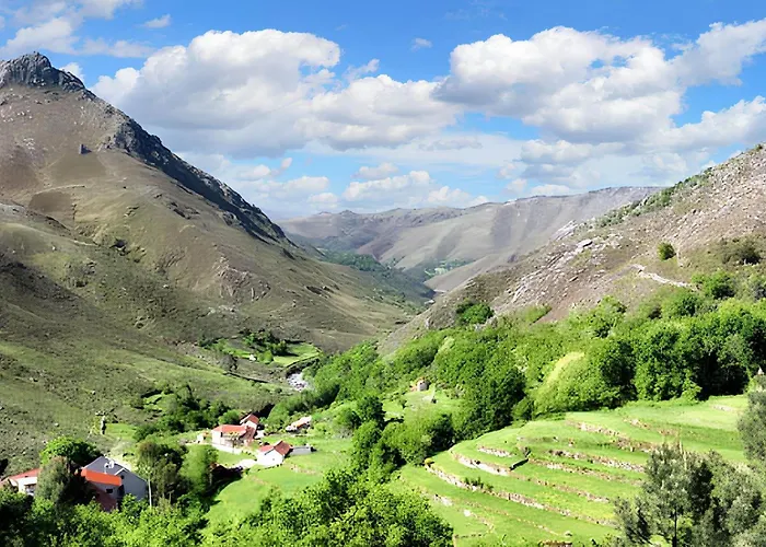 Сasa de vacaciones Charming House In With Terrace And Parking